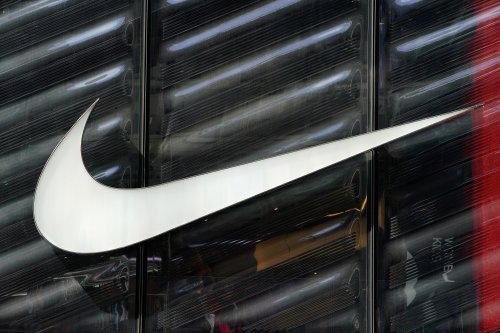 Nike добилась остановки продаж "сатанинских кроссовок"