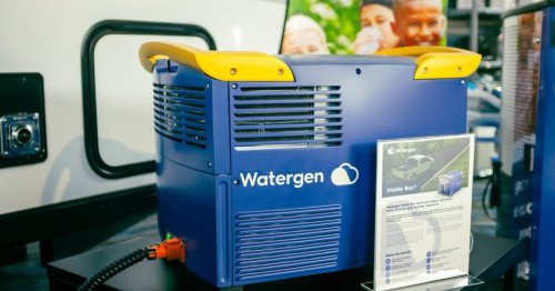 Mobile H2O generator pulls drinking water from air