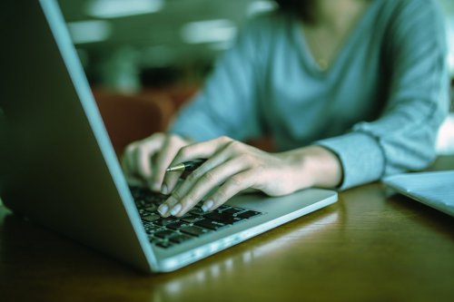 Why are teachers using AI to grade while banning students from it? 