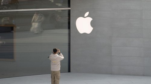 Apple Slips In Premarket Trading Following Report Of A DOJ Antitrust Case