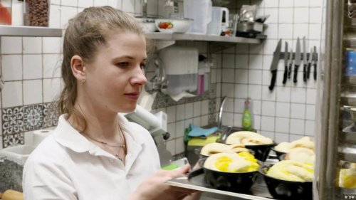 How can Ukrainian women find work in Germany?