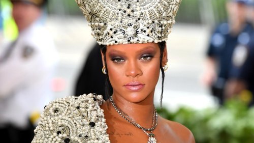 Red Carpet Outfits That Seriously Hurt (Literally)