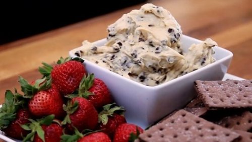 Make This Eggless Chocolate Chip Cookie Dough Dip That Will Wow Your Guests