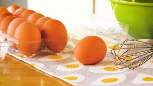 At Last, A Useful Hack to Avoid Getting Egg Shells in Your Food
