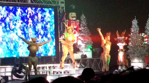 Raw video: Undercover agents attend 'A Drag Queen Christmas' find nothing 'lewd'