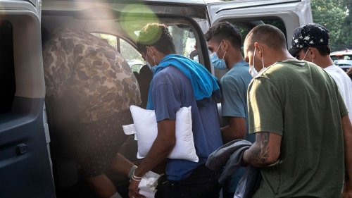 What we know about Texas and Florida's transport of migrants