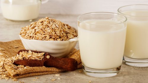 Here's How Much Sugar Is Really In Your Glass Of Oat Milk