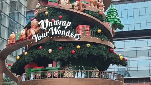 China: Giant Christmas Tree in Shanghai