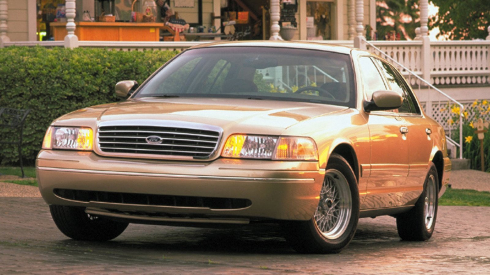 Why Ford Discontinued The Famous Crown Victoria