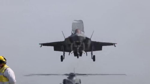Türkiye: F35B Lightning Jets Perform Dramatic Vertical Landings On HMS Prince Of Wales During Major UK Operation