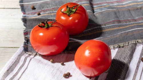 Sprinkle These Ingredients On Tomatoes & Taste The Magic