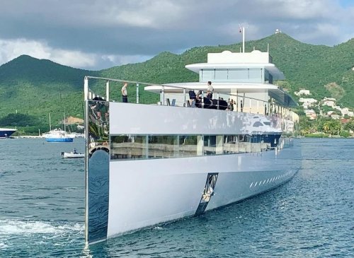 Steve Jobs' family gifted an iPod shuffle to workers who build his superyacht