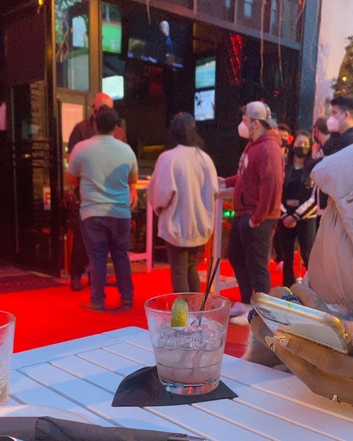 Black customer calls out restaurant for racist sweatpants double standard