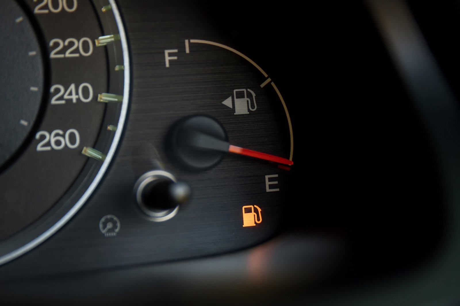 What your car's low fuel light isn't telling you about your gas tank