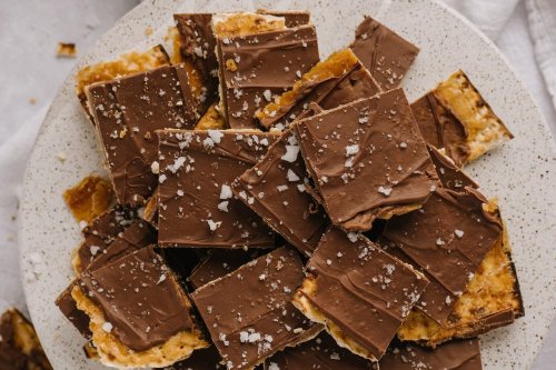Delicious & Easy Matzah Recipes—From Salted Toffee Bars to Nachos