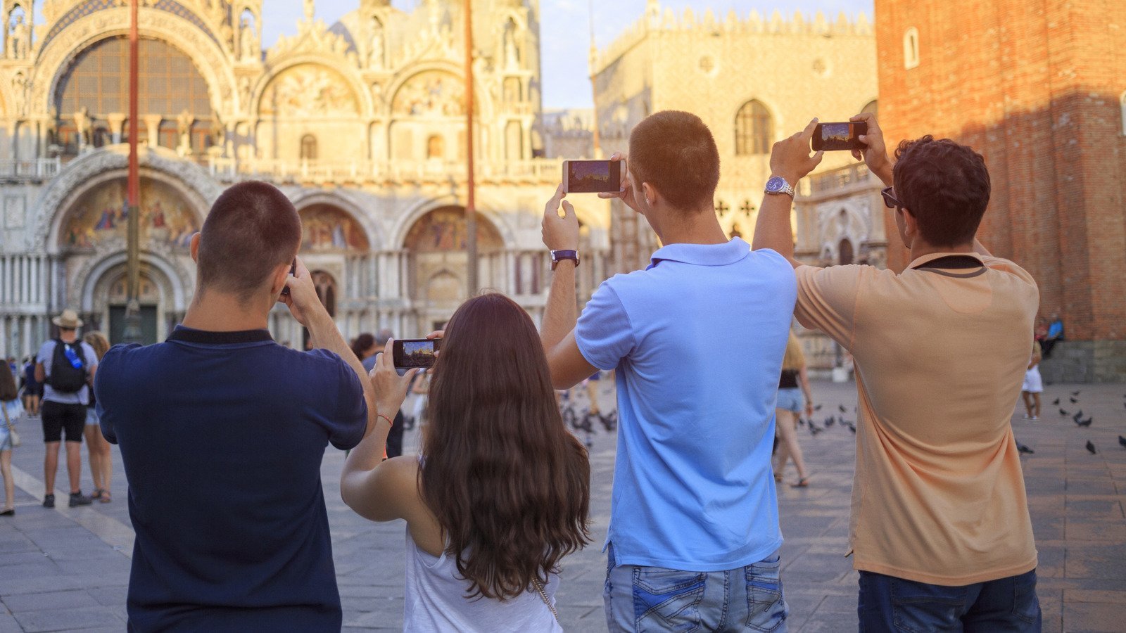 Tourists Look Silly When Wearing These Types Of Clothing