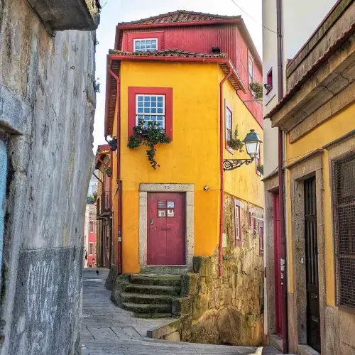 Discovering Portugal: A Guide to the Best Destinations - cover