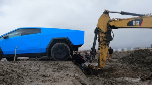 New Cybertruck Test Shows Just How Terrible They Are At Towing