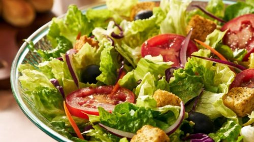 The Real Reason You Should Never Eat Salad At Restaurants  