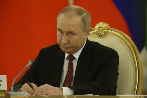 Magazine - Putin: The Beginning Of The End?