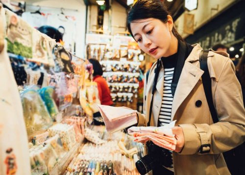 Say What?: Need-to-Know Japanese Phrases for Shopping and Dining