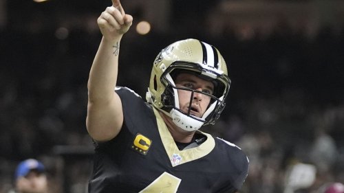 NFL Notes: Carr's Retirement, Rodgers' Decision, and More