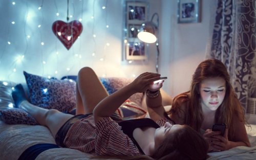 Magazine - Teen Mental Health, Social Media & eSafety