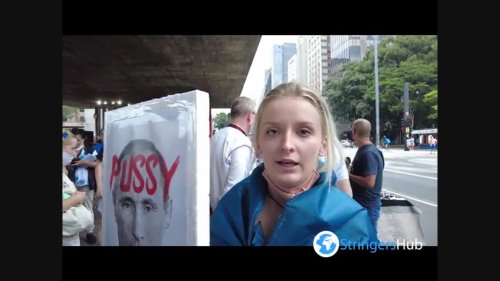 Ukrainian woman appeals to Putin during anti-war protest in São Paulo, Brazil