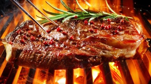 You Should Never Add Extra Oil When Cooking Steak, Here's Why