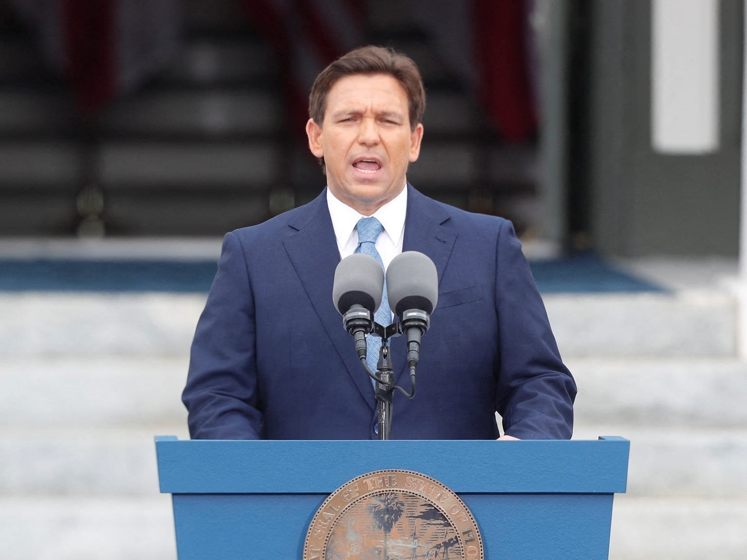 No, Ron DeSantis can't stop Donald Trump's extradition from Florida to New York. Here's what happens now that he's been indicted.