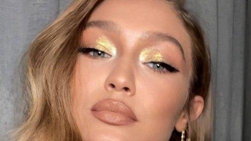 Christmas Nails And Makeup Looks You Need To Try in 2022
