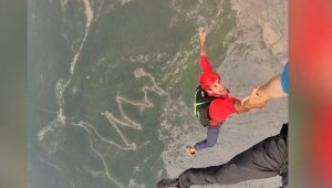 Must See! Insane Base Jumpers Leap Blind From Cloudy Cliff in Italy