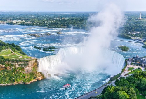 Canadians Got Real About Canada's Most Overrated Tourist Spots
