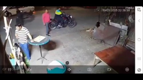 India: Gold chain snatched from man as he enjoys momo in sector 12, incident caught on cam