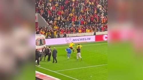 Football fan attacks opposition goalkeeper with corner flag during Turkey match