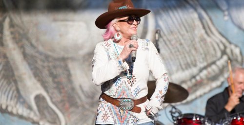 Tanya Tucker says label's reaction to her pregnancy still haunts her today