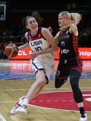 Without Griner, US using versatile posts Stewart and Wilson