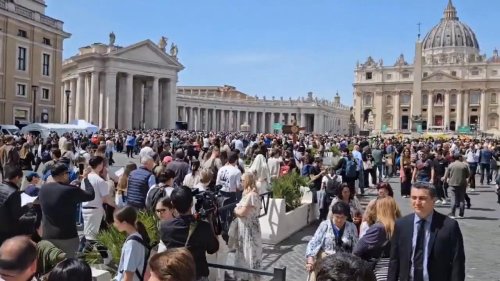 Vatican: Bells Toll at St. Peter s Basilica to Mourn Death of Pope Francis 3