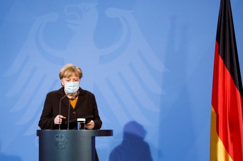 Germania, Merkel invita cittadini a festeggiare Pasqua tranquillamente