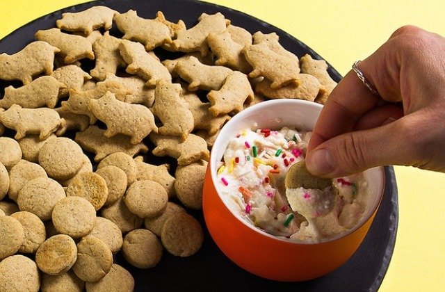 Homemade Dunkaroos & Dip Are The Perfect Throwback Snack