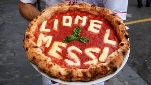 Did Lionel Messi order a terrible pizza? Fans think so
