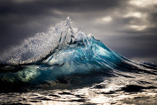 Waves that look like paintings: the beauty and power of the open sea 