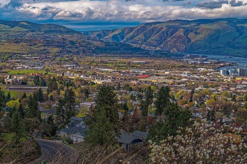 7 Charming Small Towns Along The Scenic Columbia River Gorge