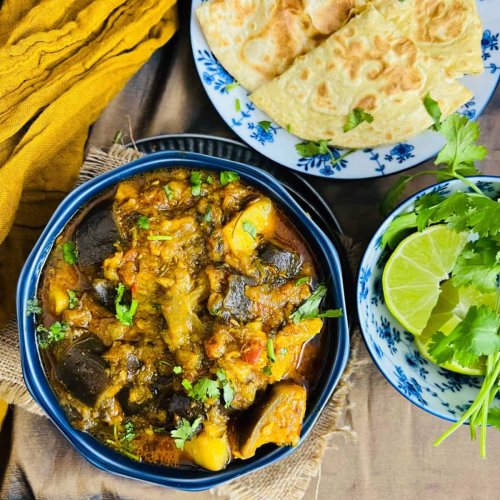 Spice Up Your Dinner Routine: Aloo Baingan - Vegan Eggplant & Potato Curry