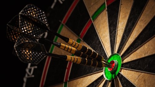 Did a pro darts player intentionally fart to throw off his opponent? 