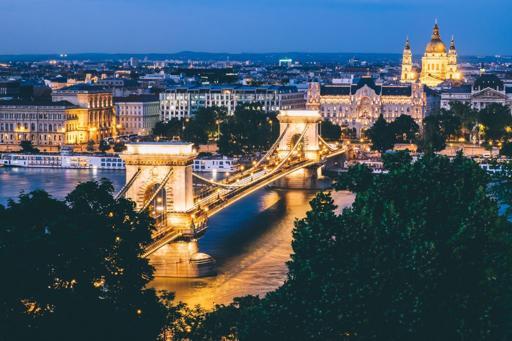 Discover Budapest and Hungary 🇭🇺  - cover