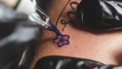 Tattoo Aftercare Mistakes That Make Your Ink Age Faster 