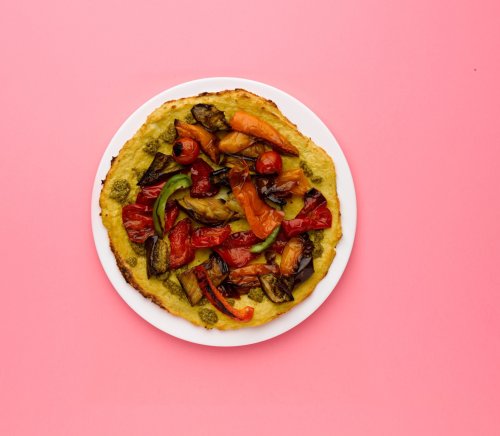 Eating clean: homemade cauliflower pizza with roasted vegetables and pesto – recipe