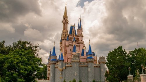 Why Disney World Refuses To Put Mirrors In Their Bathrooms