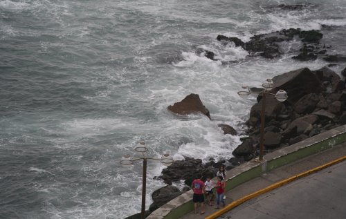 Hurricane Orlene roars toward Mexico's Pacific coast